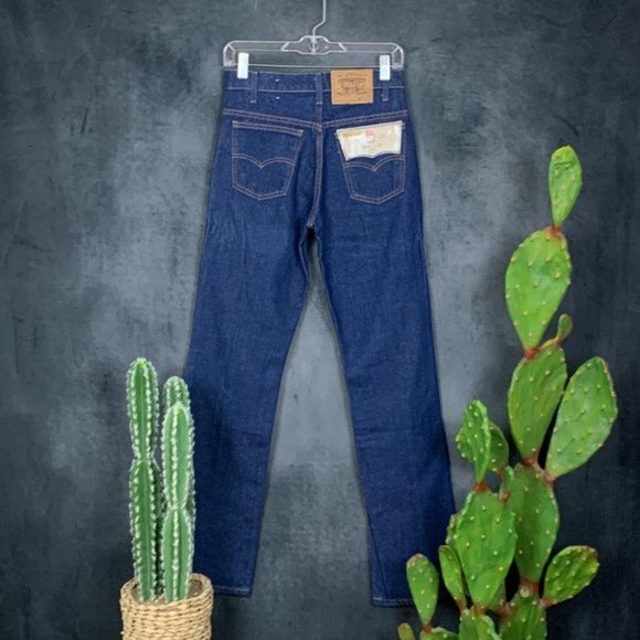CLEARANCE 🆕NEW VINTAGE Levi's High Waist Jeans 28